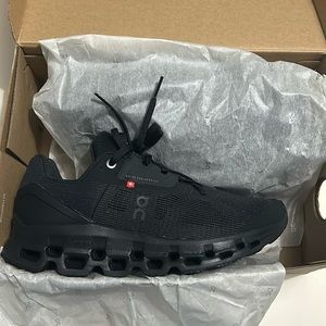 ON Cloudstratus All Black Sneaker